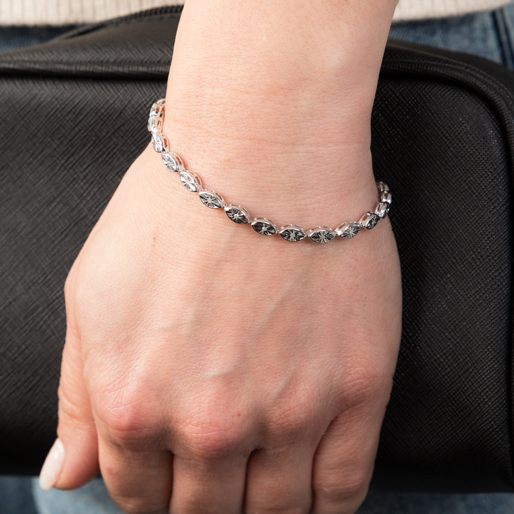 Sterling Silver 0.10 Carat Diamond 18cm Bracelet Set with 24 Diamonds