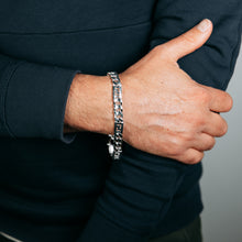 Load image into Gallery viewer, Sterling Silver Fancy 250 Gauge Curb And Green Link 23cm Bracelet